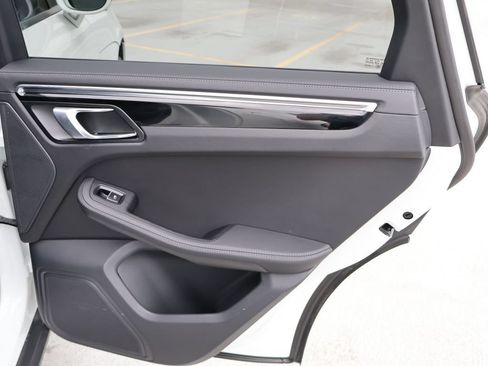 Certified 2023 Porsche Macan AWD/4WD image 14