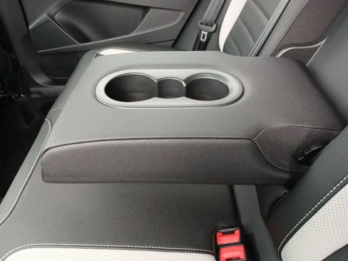 Certified 2025 Volkswagen Taos SEL image 52