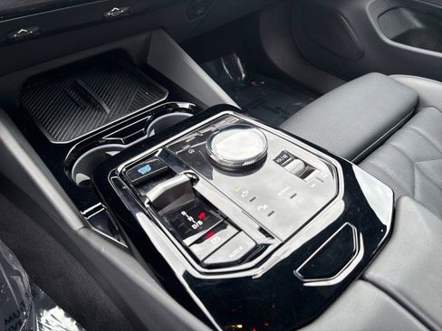 Used 2024 BMW i5 eDrive40i image 31