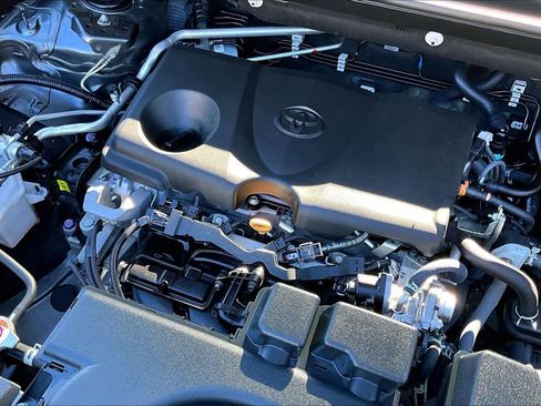 Certified 2022 Toyota RAV4 LE image 30