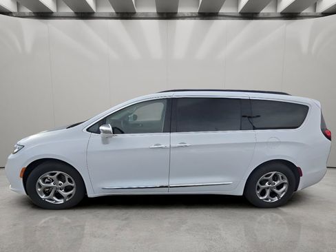 Used 2022 Chrysler Pacifica Limited FWD image 4