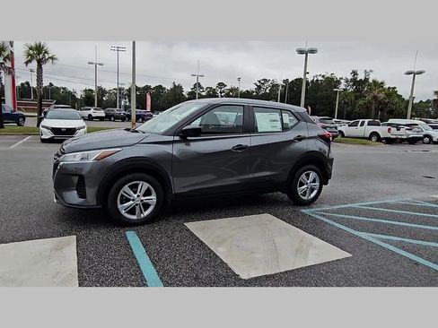 New 2025 Nissan Kicks Play S image 23