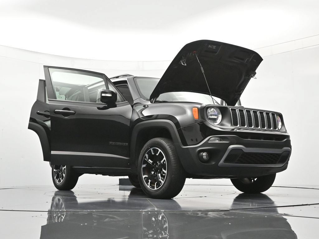 Used 2023 Jeep Renegade Latitude AWD/4WD image 49