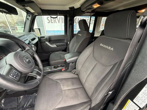 Used 2016 Jeep Wrangler Unlimited Sahara w/ Connectivity Group AWD/4WD image 7