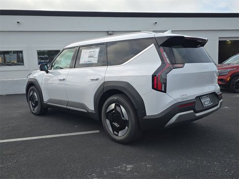 New 2026 Kia EV9 Wind image 6