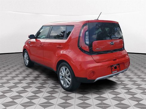 Used 2017 Kia Soul + image 4