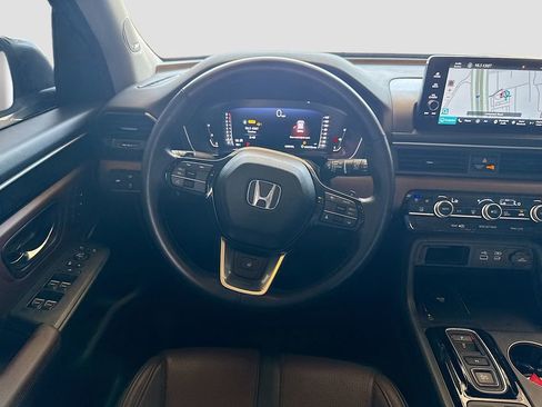 Used 2025 Honda Pilot Elite image 24