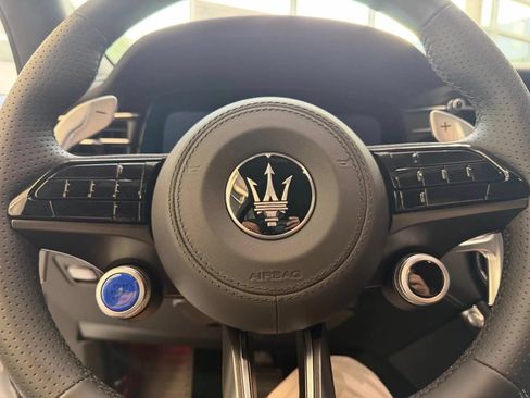 Used 2025 Maserati Grecale Modena AWD/4WD image 39