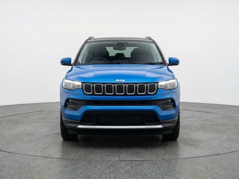 Used 2025 Jeep Compass Limited image 2