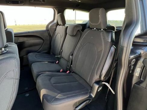 Used 2018 Chrysler Pacifica Touring Plus w/ S Appearance Package image 25