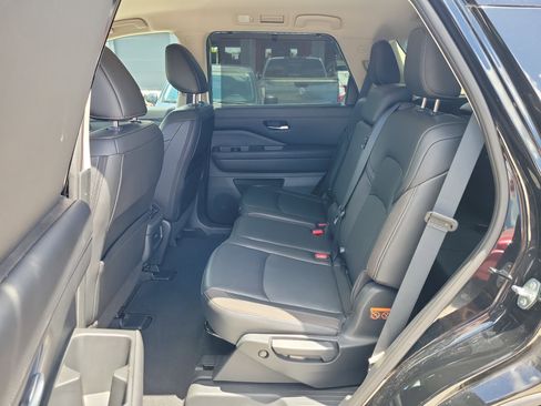 Certified 2024 Nissan Pathfinder SL FWD image 15