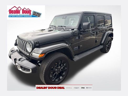 Used 2025 Jeep Wrangler Unlimited Sahara AWD/4WD image 1