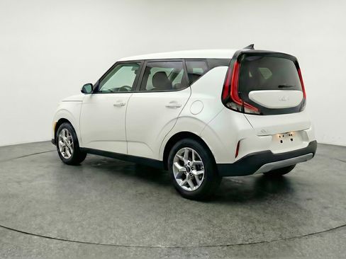 Used 2025 Kia Soul LX w/ LX Technology Package image 6