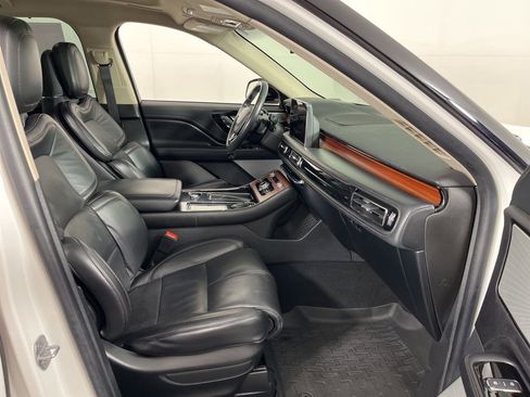 Used 2022 Lincoln Aviator Reserve w/ Equipment Group 201A image 5