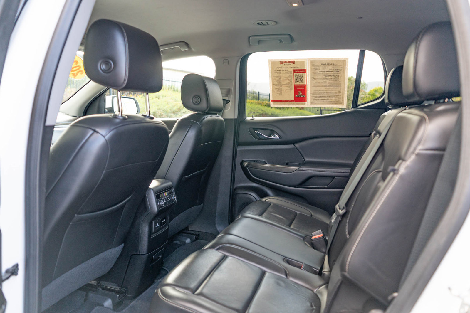 Used 2023 GMC Acadia SLT FWD image 16
