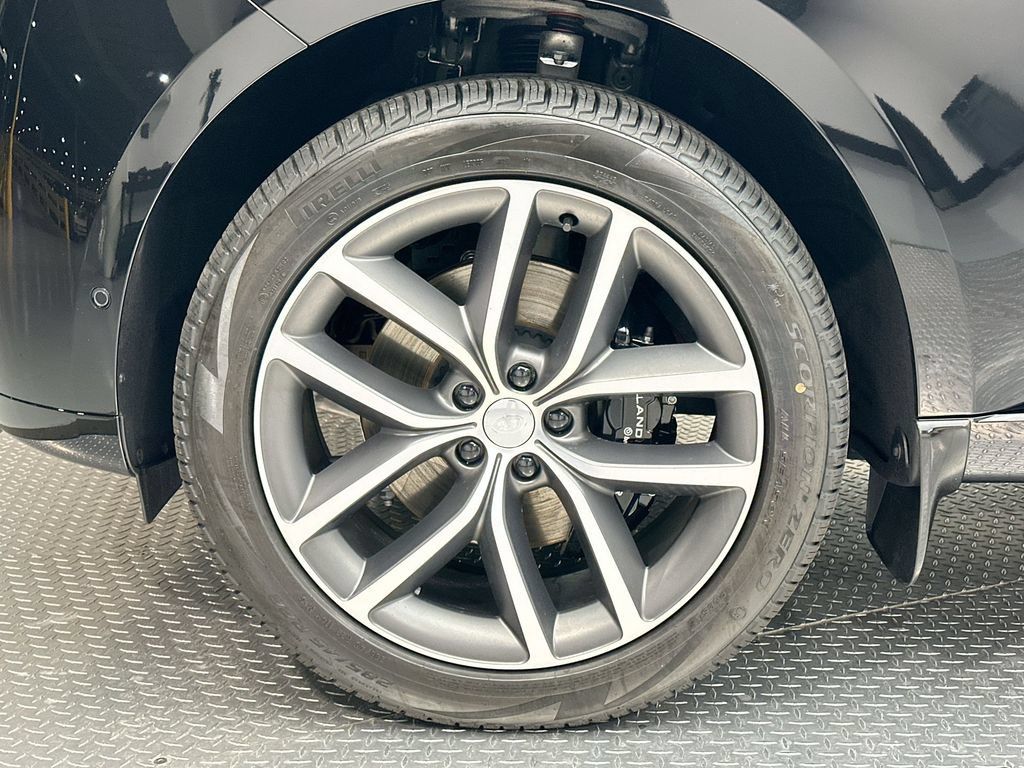 Certified 2025 Land Rover Range Rover SE AWD/4WD image 4