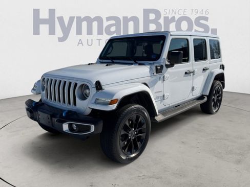 Used 2023 Jeep Wrangler Unlimited Sahara w/ Cold Weather Group AWD/4WD image 7