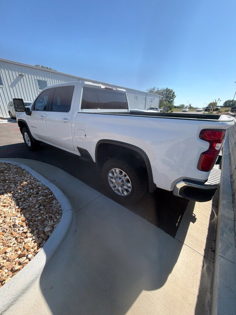 Used 2022 Chevrolet Silverado 2500 LT w/ Convenience Package AWD/4WD image 4