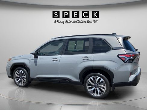 Used 2025 Subaru Forester Touring AWD/4WD image 3