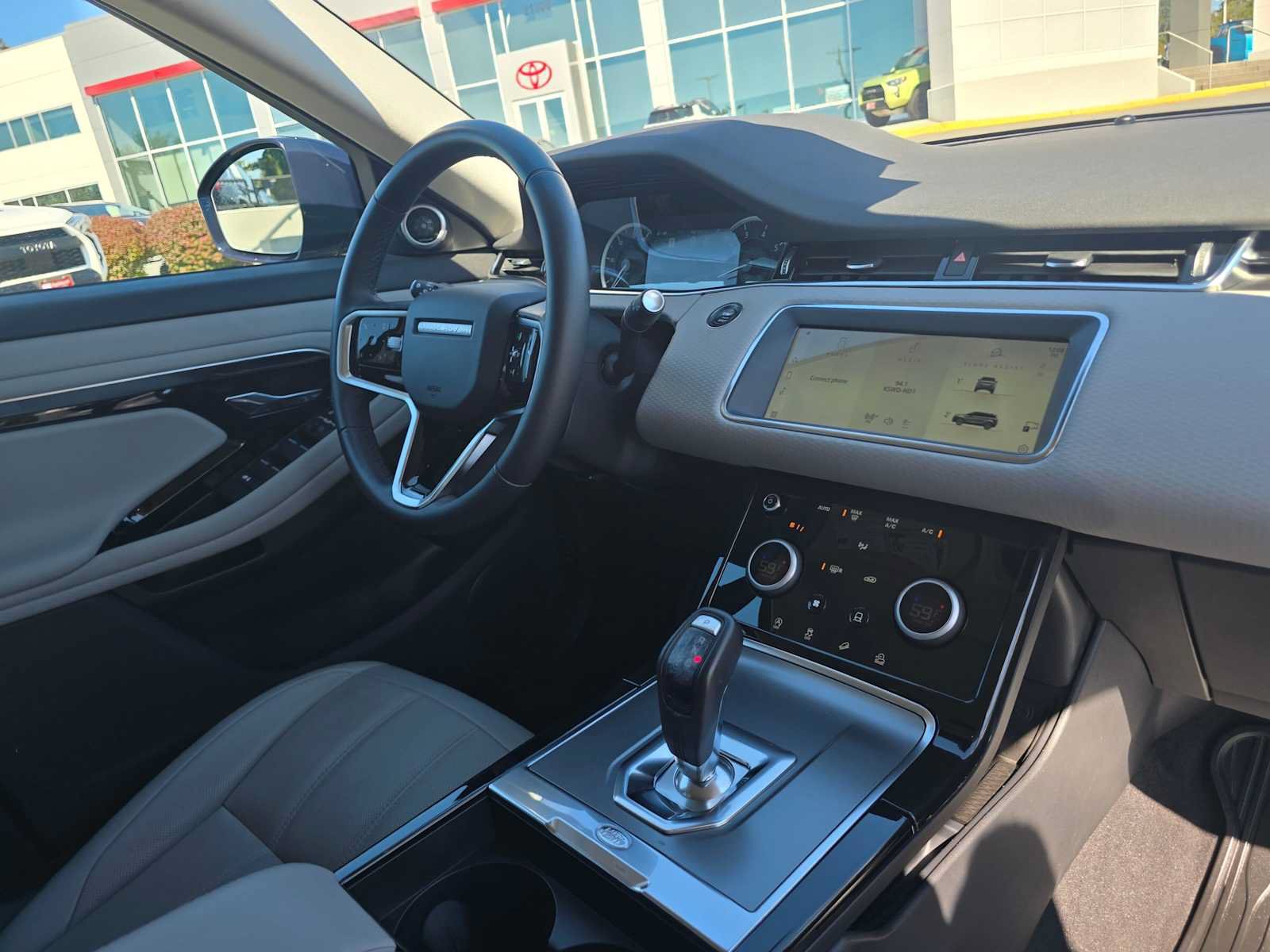 Used 2023 Land Rover Range Rover Evoque S AWD/4WD image 10
