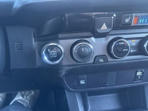 Used 2016 Toyota Tacoma TRD Off-Road image 19