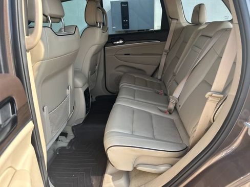 Used 2020 Jeep Grand Cherokee Overland AWD/4WD image 23