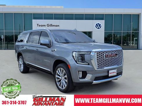 Used 2022 GMC Yukon XL Denali image 1