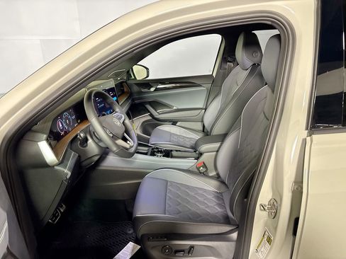 New 2026 Volkswagen Tiguan SEL R-Line image 11