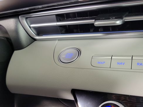 New 2025 Hyundai Elantra Limited image 17