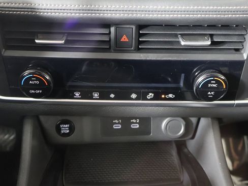 Used 2024 Nissan Rogue SV image 41