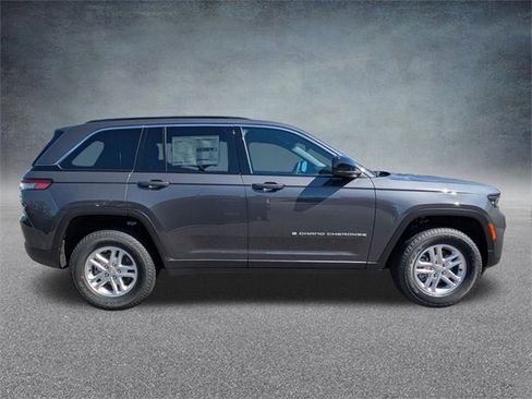 New 2025 Jeep Grand Cherokee Laredo w/ Luxury Tech Group I image 3