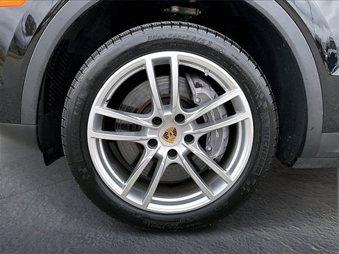 Used 2023 Porsche Cayenne image 11