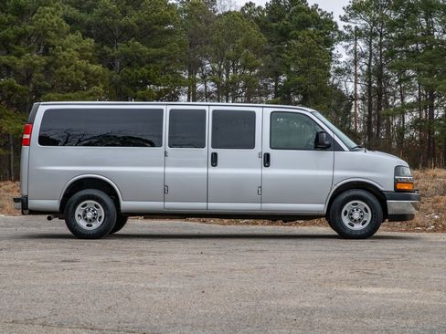 Used 2017 Chevrolet Express 3500 LT w/ LT Preferred Equipment Group image 4