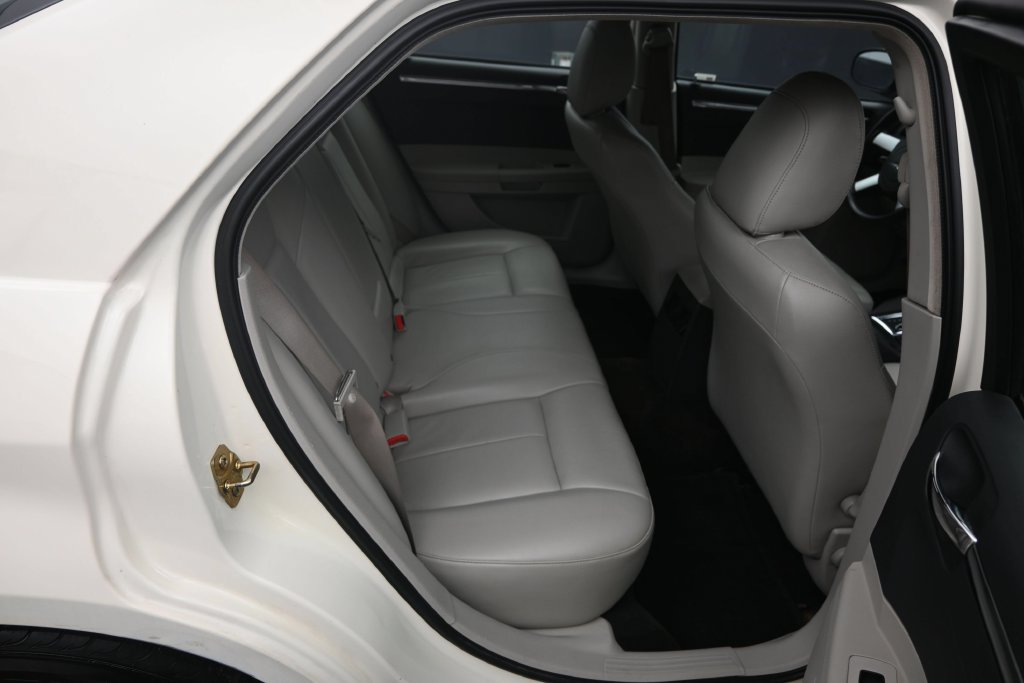 Used 2005 Chrysler 300 Touring w/ Sound Group RWD image 13