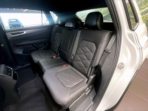 Used 2024 Volkswagen Atlas Cross Sport SE image 20