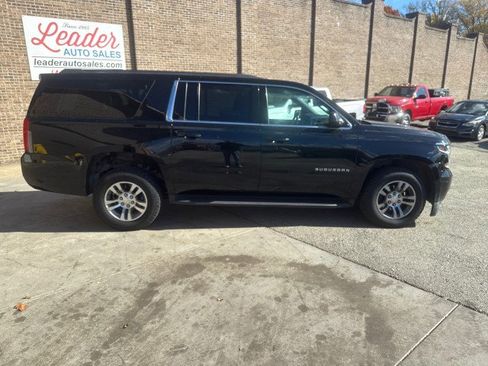 Used 2018 Chevrolet Suburban LS image 8