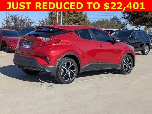 Used 2022 Toyota C-HR XLE image 5