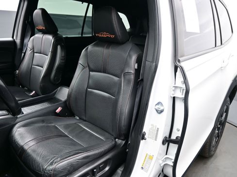 Used 2022 Honda Pilot TrailSport image 12