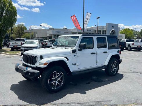 Used 2024 Jeep Wrangler Unlimited AWD/4WD image 1