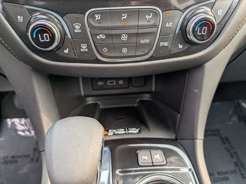 Used 2024 Chevrolet Equinox Premier FWD image 18