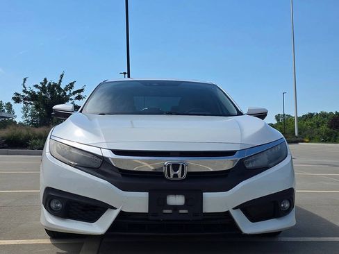 Used 2017 Honda Civic Touring image 4