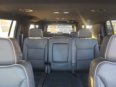 Used 2024 Chevrolet Suburban Premier image 16