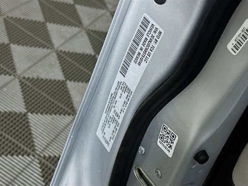 Used 2025 Jeep Compass Limited image 12