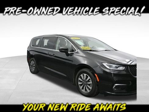 Used 2024 Chrysler Pacifica Limited FWD image 1