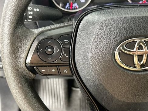 Used 2021 Toyota RAV4 LE AWD/4WD image 18