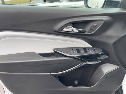 Used 2025 Chevrolet Trax LT w/ LT Convenience Package image 23