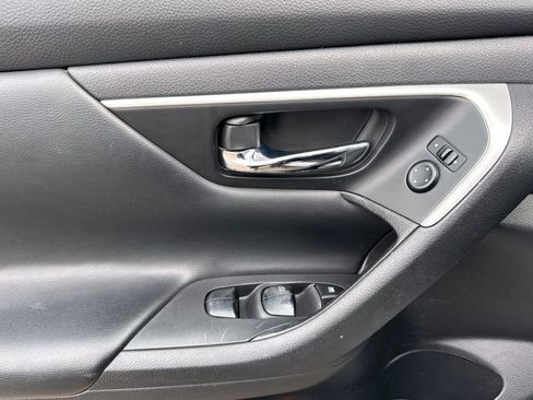 Used 2016 Nissan Altima 2.5 S w/ Power Driver Seat Package image 11