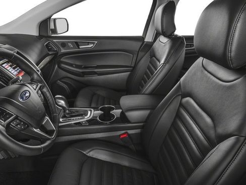 Used 2018 Ford Edge Titanium w/ Technology Package FWD image 12