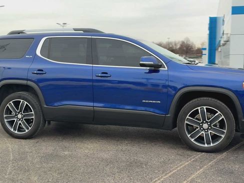 Used 2023 GMC Acadia SLT w/ Technology Package image 9