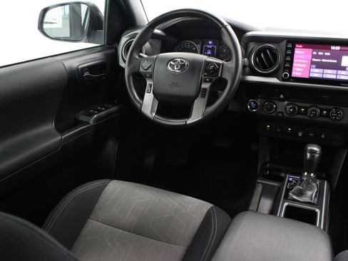 Used 2020 Toyota Tacoma TRD Off-Road w/ Technology Package AWD/4WD image 29